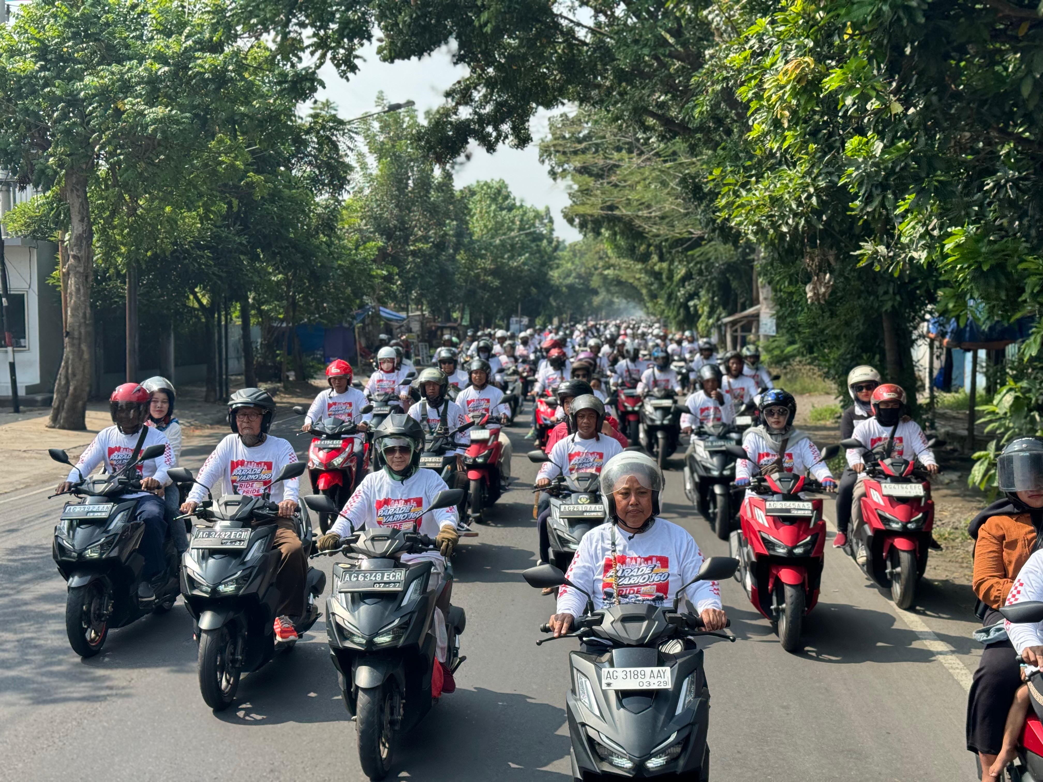 Melintasi Ikon Kota Kediri Begini Keseruan Parade Vario160.